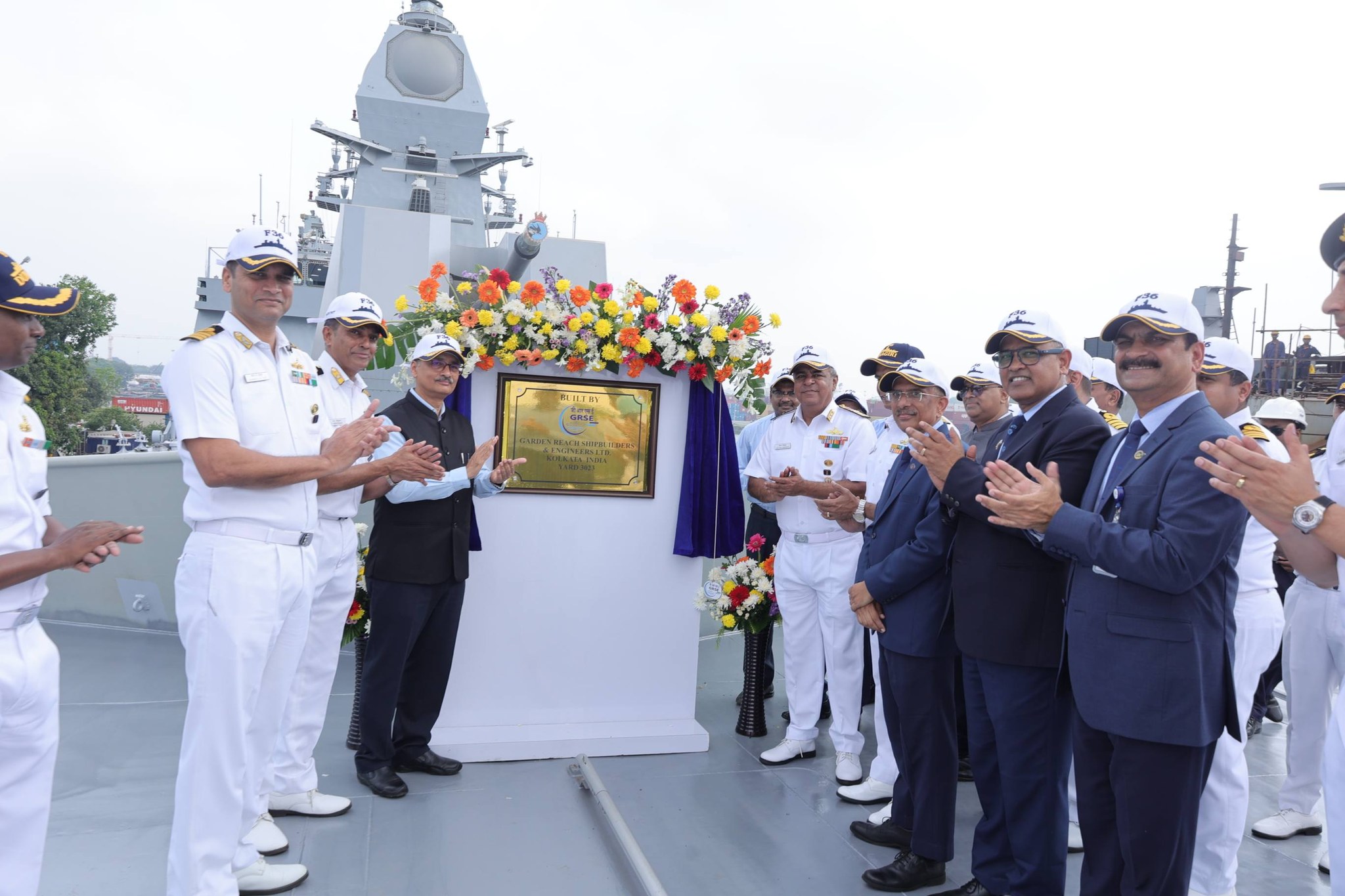 GRSE ने भारतीय नौसेना को एक ही दिन में 3 फ्रंटलाइन युद्धपोत सौंपे, ‘ट्रिपल डिलीवरी’ से रचा इतिहास